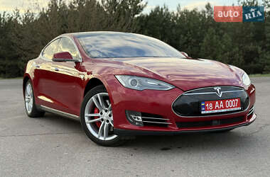 Лифтбек Tesla Model S 2015 в 