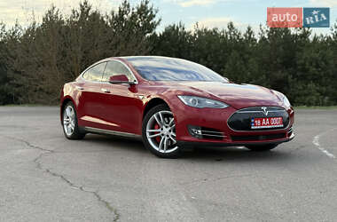 Лифтбек Tesla Model S 2015 в 