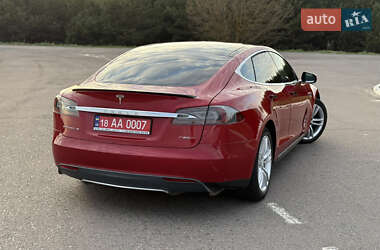 Лифтбек Tesla Model S 2015 в 