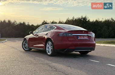 Лифтбек Tesla Model S 2015 в 