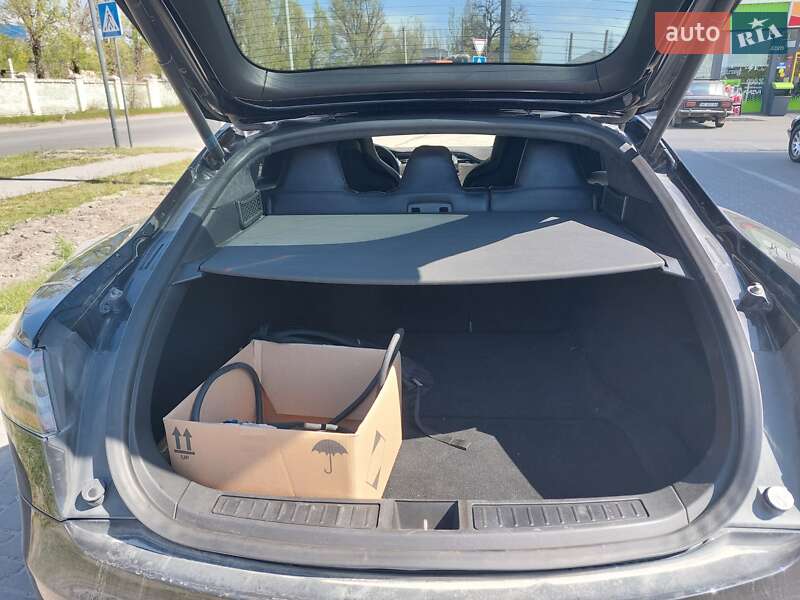 Лифтбек Tesla Model S 2014 в Днепре