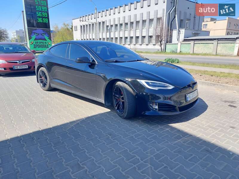 Лифтбек Tesla Model S 2014 в Днепре