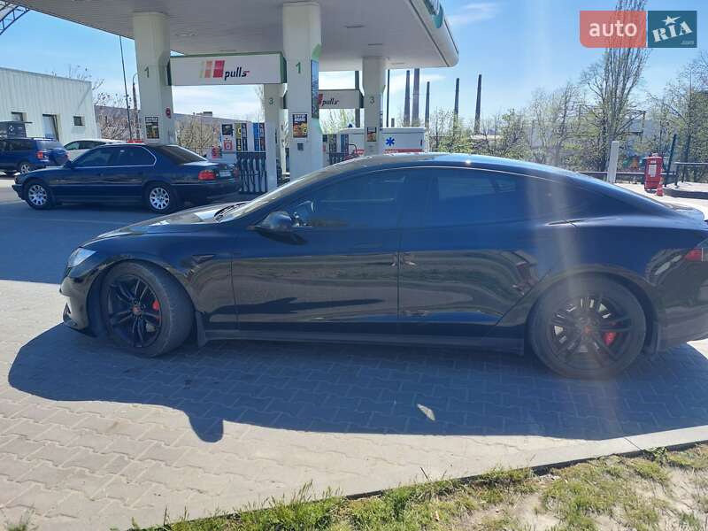 Лифтбек Tesla Model S 2014 в Днепре