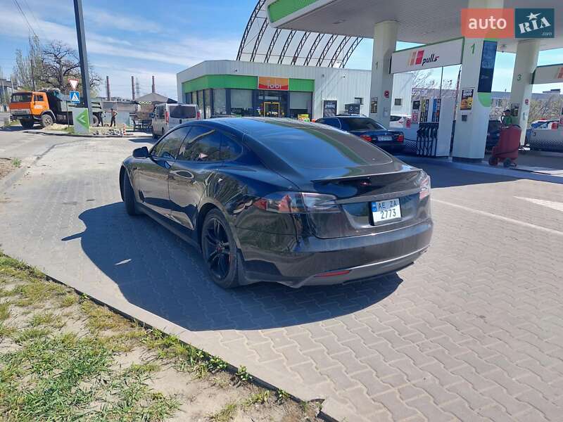 Лифтбек Tesla Model S 2014 в Днепре
