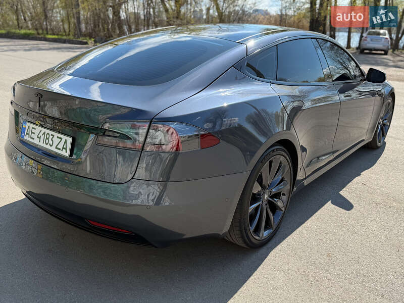 Лифтбек Tesla Model S 2017 в Днепре