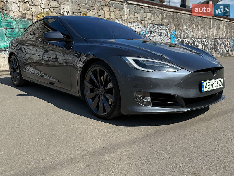 Лифтбек Tesla Model S 2017 в Днепре