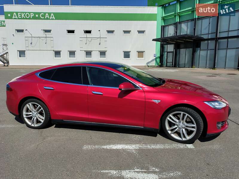 Ліфтбек Tesla Model S 2014 в Києві