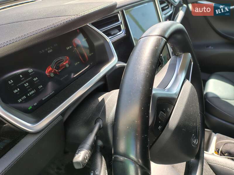 Ліфтбек Tesla Model S 2014 в Києві