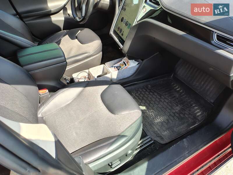 Ліфтбек Tesla Model S 2014 в Києві