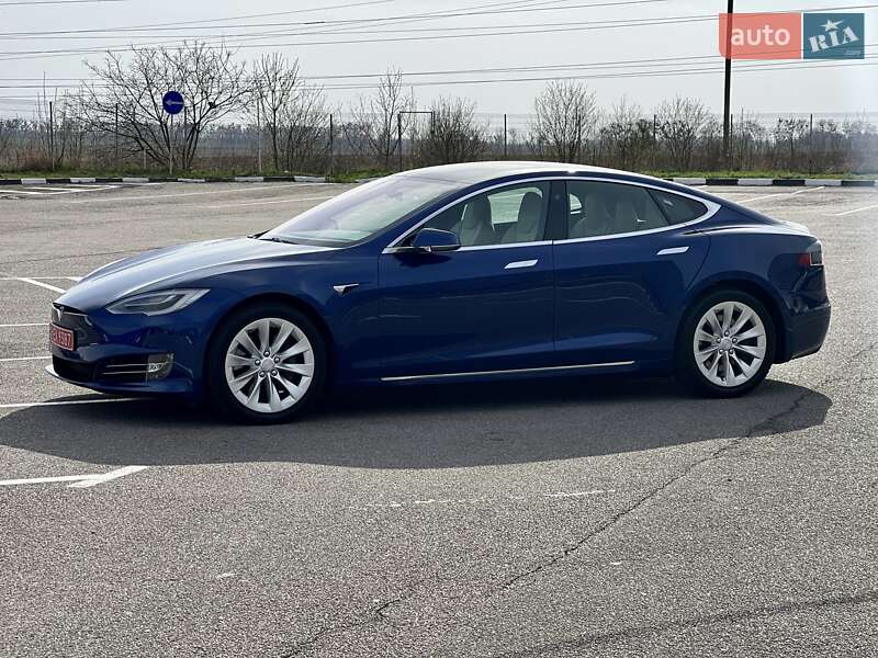 Лифтбек Tesla Model S 2020 в 