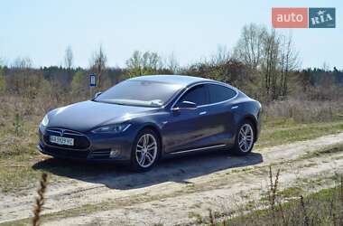 Лифтбек Tesla Model S 2014 в 