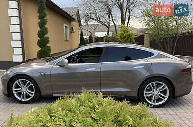 Лифтбек Tesla Model S 2015 в 