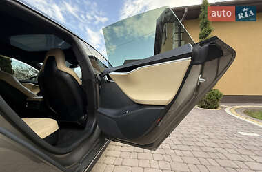 Лифтбек Tesla Model S 2015 в 