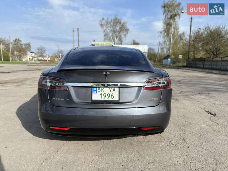 Лифтбек Tesla Model S 2016 в Остроге
