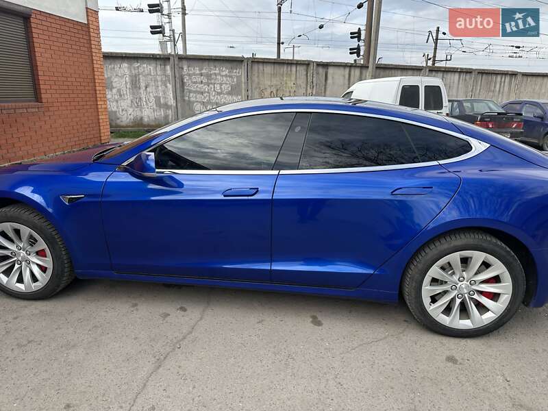 Лифтбек Tesla Model S 2018 в Луцке