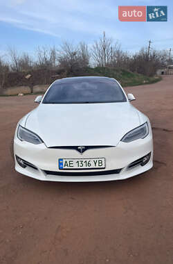 Лифтбек Tesla Model S 2016 в Кривом Роге