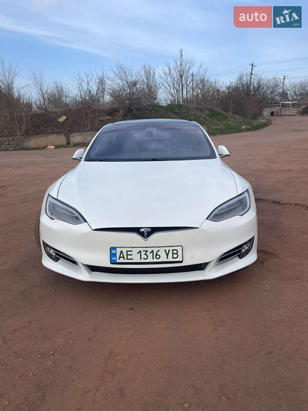 Лифтбек Tesla Model S 2016 в Кривом Роге