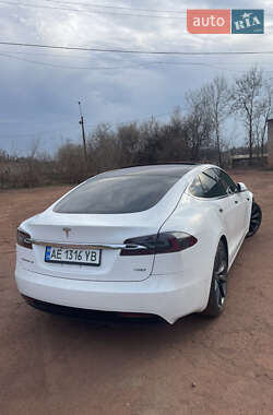 Лифтбек Tesla Model S 2016 в Кривом Роге