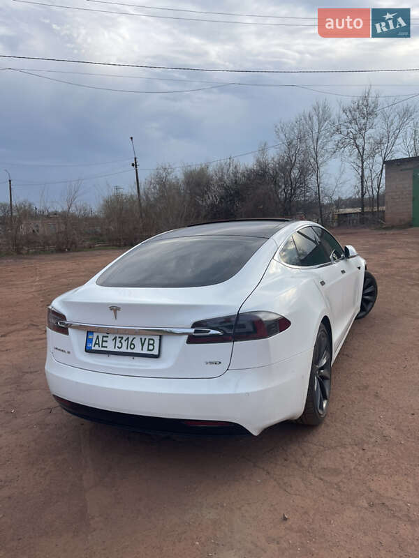 Лифтбек Tesla Model S 2016 в Кривом Роге