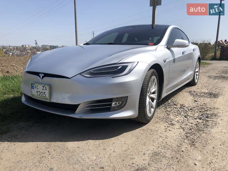 Лифтбек Tesla Model S 2018 в 