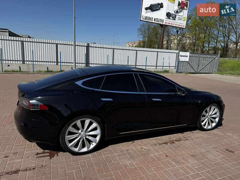 Лифтбек Tesla Model S 2017 в Полтаве