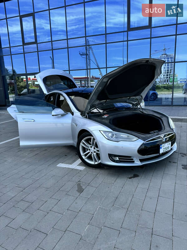 Лифтбек Tesla Model S 2014 в Ивано-Франковске