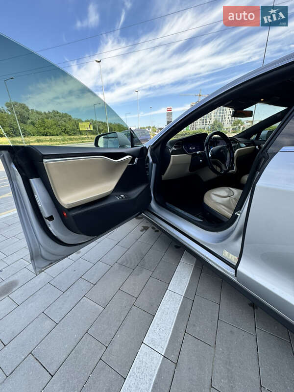 Лифтбек Tesla Model S 2014 в Ивано-Франковске