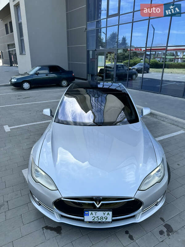 Лифтбек Tesla Model S 2014 в Ивано-Франковске