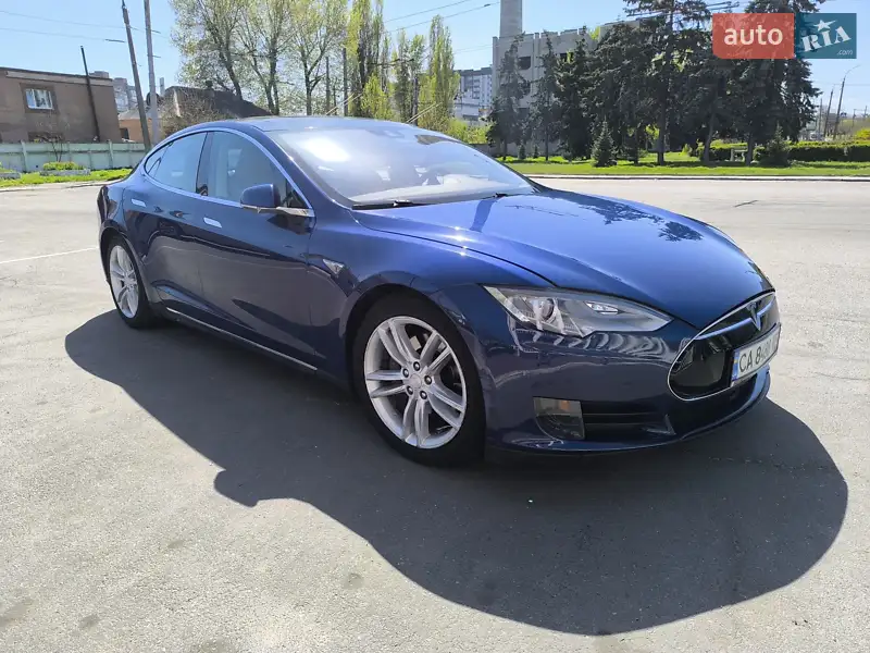Tesla Model S 2015
