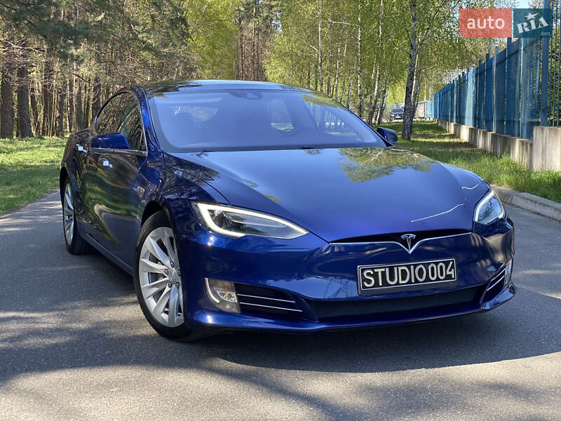 Ліфтбек Tesla Model S 2015 в Бучі