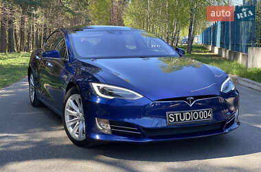 Лифтбек Tesla Model S 2015 в 