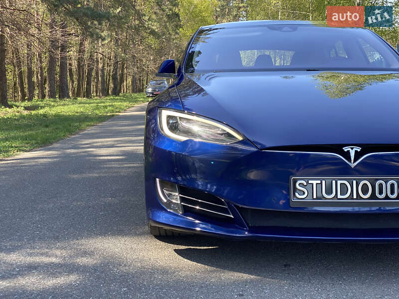 Ліфтбек Tesla Model S 2015 в Бучі