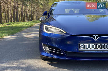 Лифтбек Tesla Model S 2015 в 