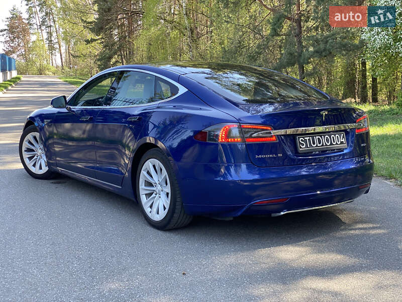 Ліфтбек Tesla Model S 2015 в Бучі