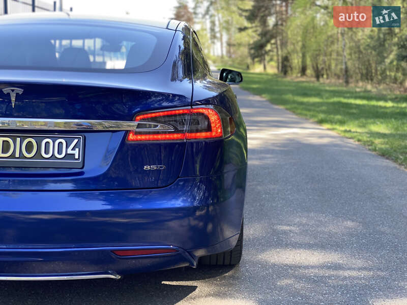 Ліфтбек Tesla Model S 2015 в Бучі