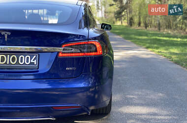 Лифтбек Tesla Model S 2015 в 