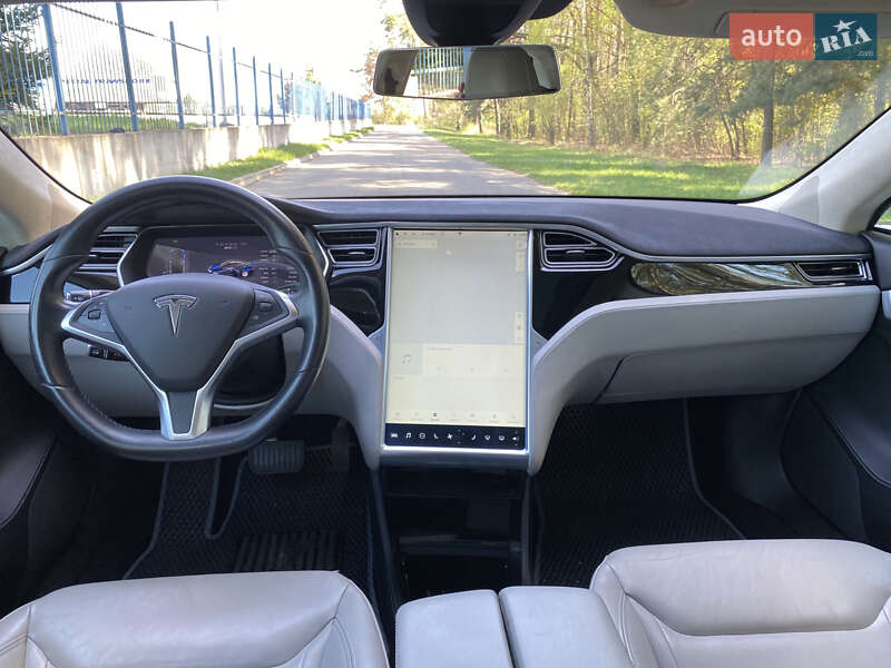 Ліфтбек Tesla Model S 2015 в Бучі