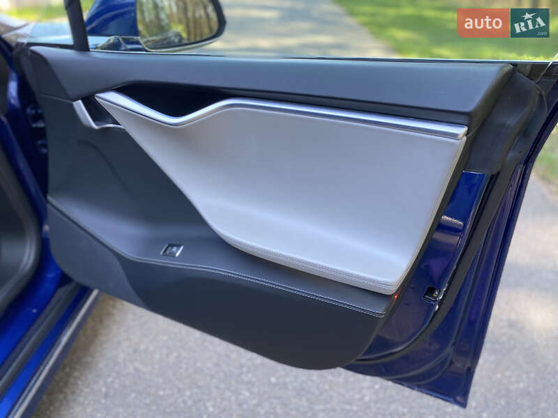 Ліфтбек Tesla Model S 2015 в Бучі