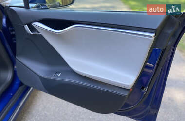 Лифтбек Tesla Model S 2015 в 