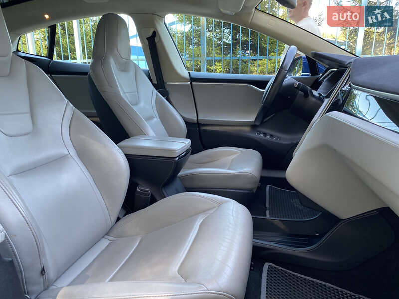 Ліфтбек Tesla Model S 2015 в Бучі