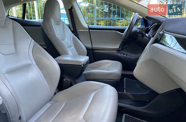 Лифтбек Tesla Model S 2015 в 