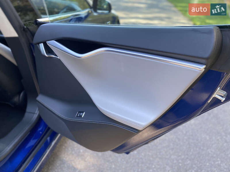 Ліфтбек Tesla Model S 2015 в Бучі