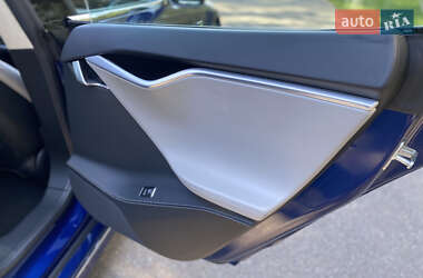 Лифтбек Tesla Model S 2015 в 