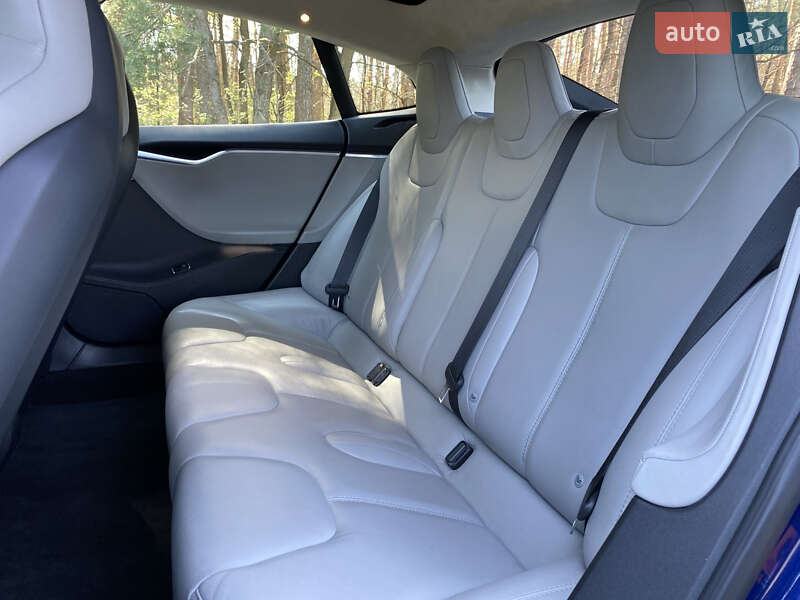 Ліфтбек Tesla Model S 2015 в Бучі