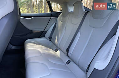 Лифтбек Tesla Model S 2015 в 