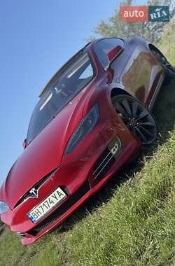 Лифтбек Tesla Model S 2013 в 