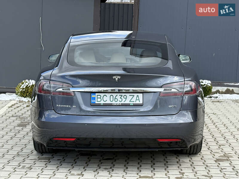 Лифтбек Tesla Model S 2017 в Львове
