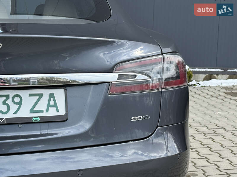 Лифтбек Tesla Model S 2017 в Львове
