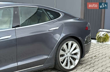Лифтбек Tesla Model S 2017 в 