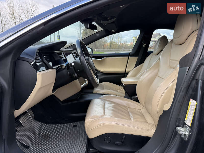 Лифтбек Tesla Model S 2017 в Львове